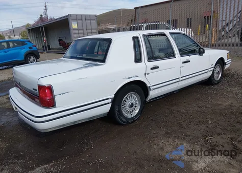 1993 Lincoln Town Car Executive z USA, uszkodzony, nr VIN 1LNLM81WXPY753500